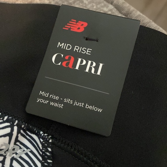 New Balance Mid Rise Capri - Picture 6 of 7